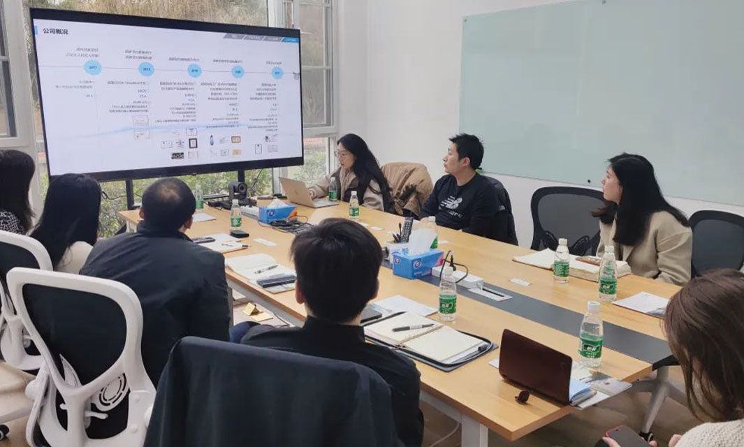 共青团杨浦区委员会及区科委领导一行莅临复亚智能指导工作